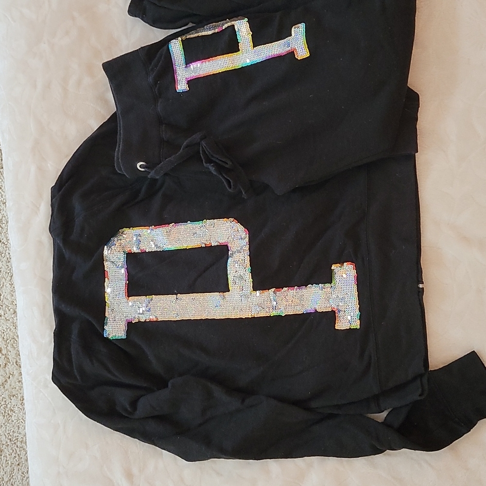 Very cute zip up hoodie and sweats